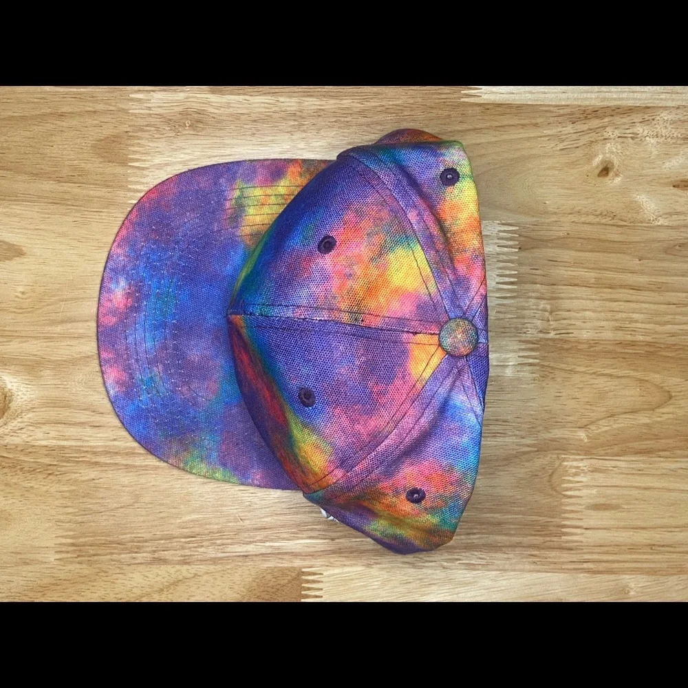 Multi colored snapback hat - Picture 1 of 3